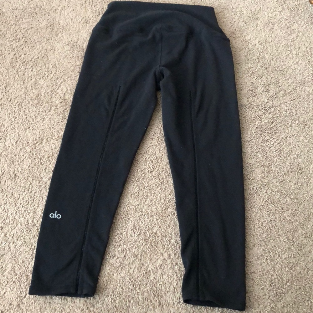 ALO yoga black capri legging with detail